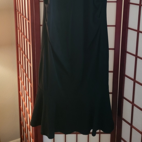 Bodycon Maternity Dress with Ruffle Hem - Picture 2 of 4